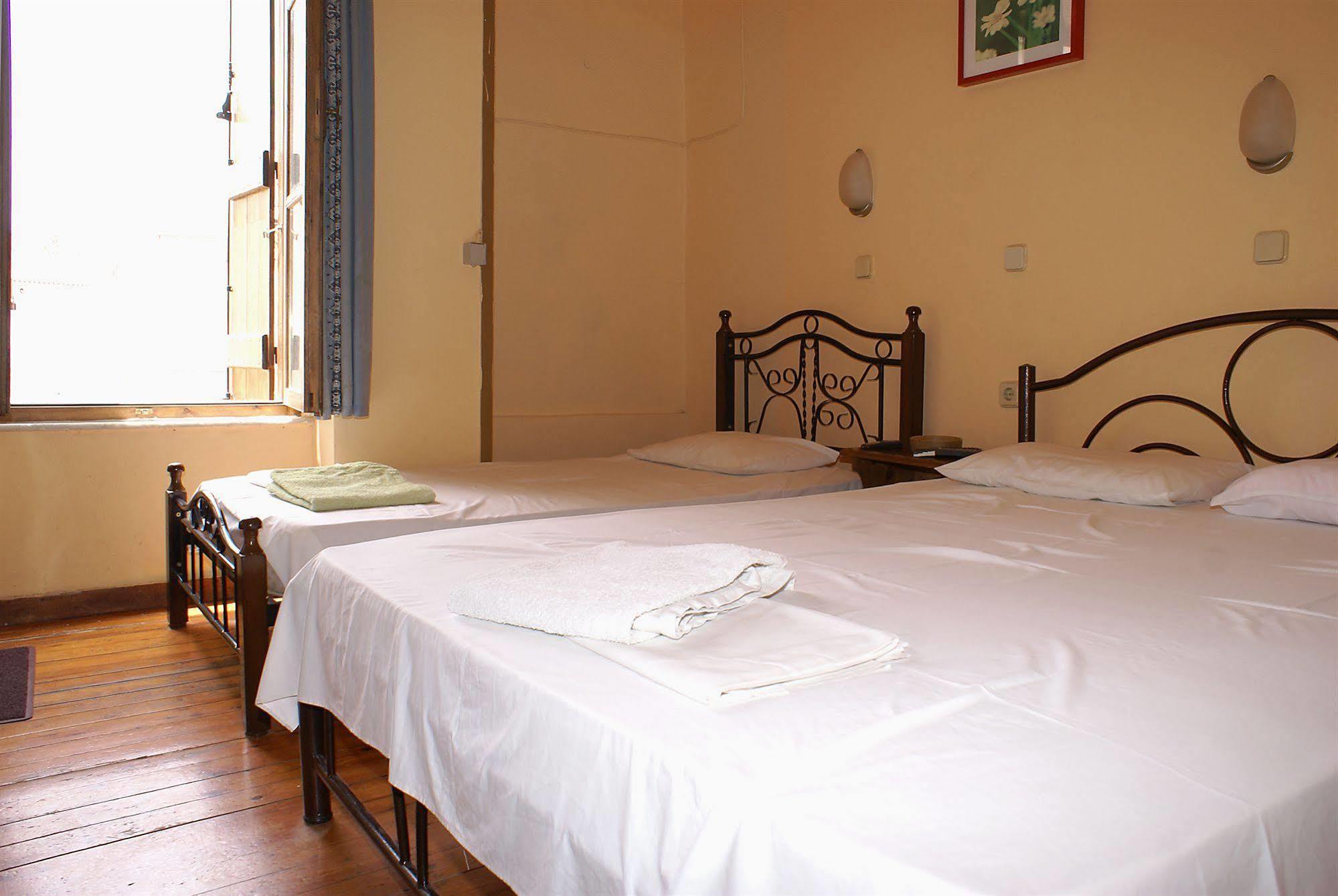 Kydonia Rooms Chania  Bagian luar foto